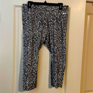 Nike XL Black and White Crop Cotton Workout Pants